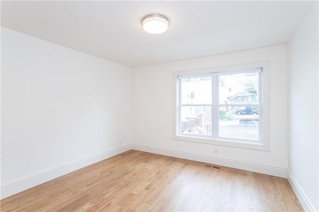 Building Photo - 121 Fisher Ave