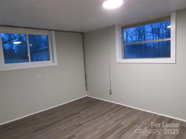 Building Photo - 131 Butterfield Cir