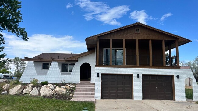 Primary Photo - Newly Remodeled 3 Bedroom/2.5 Bathroom Hou...