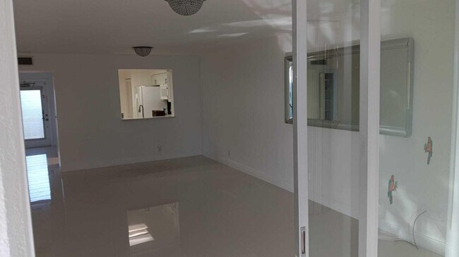 Building Photo - 370 NW 76th Ave
