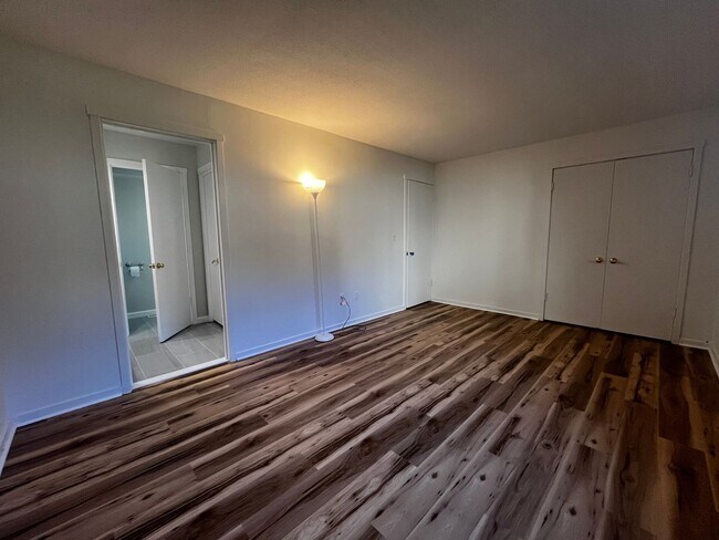 Building Photo - Available Now! 2-Bedroom, 2-Bath Condo in ...