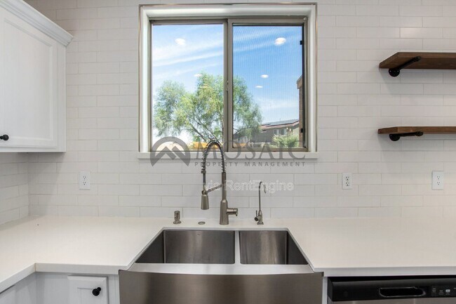 Building Photo - 44196 Askew Dr