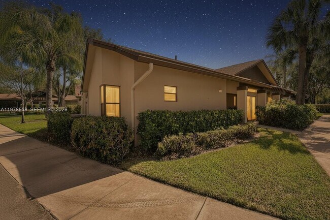 Building Photo - 2616 Carambola Cir N