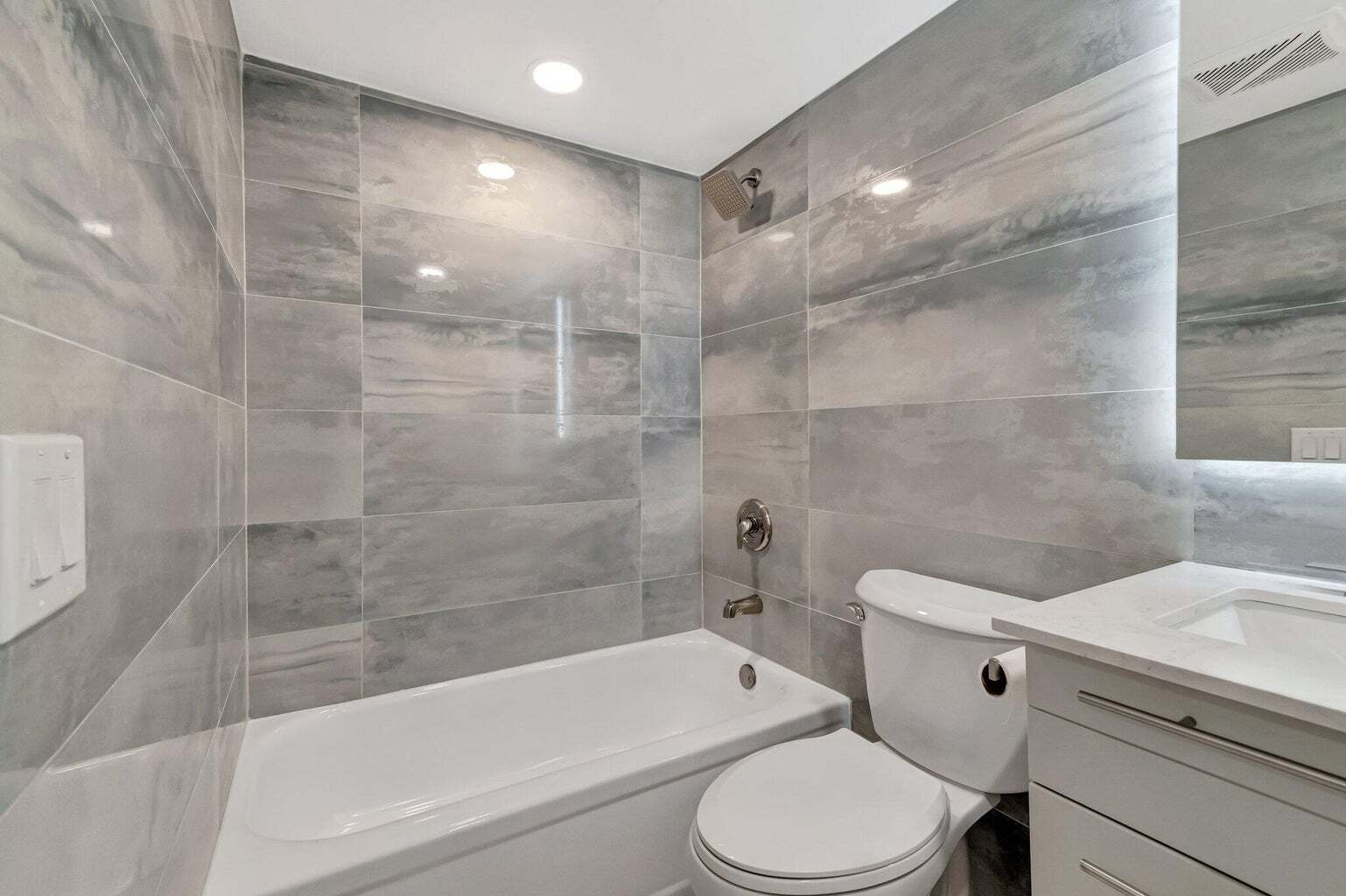 Building Photo - 6420 Boca del Mar Dr