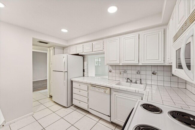 Building Photo - 250 NW 67th St