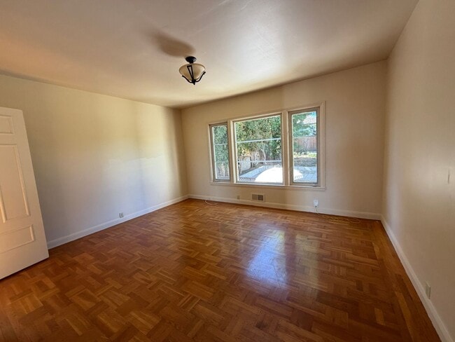 Building Photo - 4BD/3BA Two-Story Home | Flexible Layout + Big Backyard