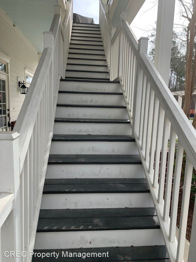 Building Photo - 101 S Commodore Way