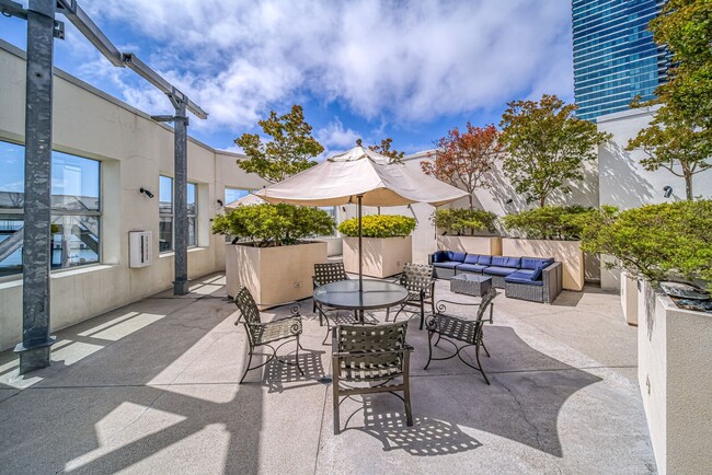 Building Photo - South Beach 23rd Floor Views! Bring pets! ...
