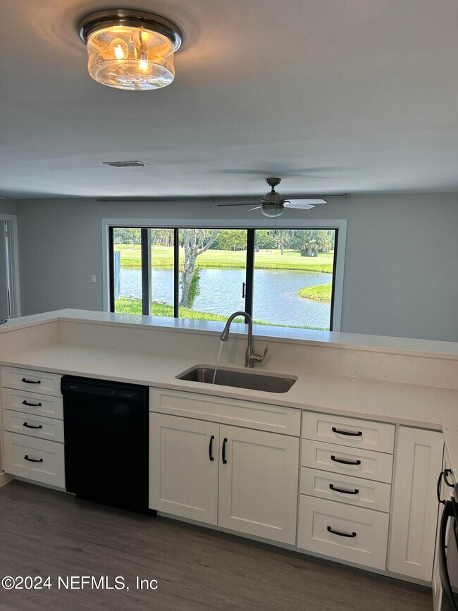 Building Photo - 160 Bermuda Ct