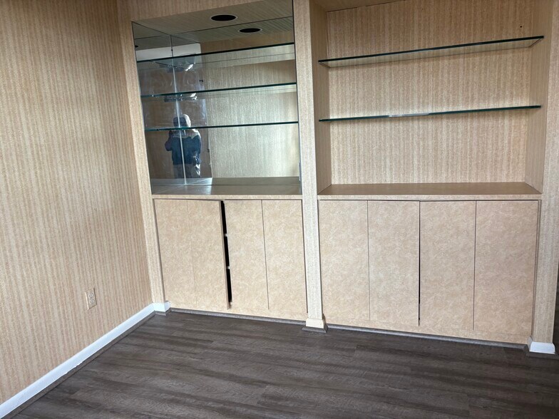 Building Photo - 6317 Park Heights Ave