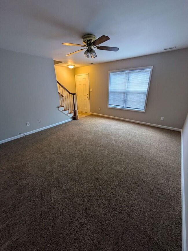 Building Photo - 2BD/1.5BA Townhome in Strawberry Patch Complex