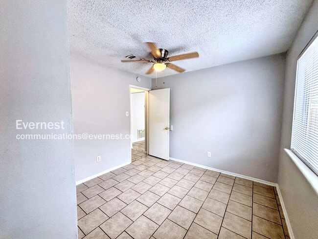 Building Photo - 6319 Glenhagen Dr