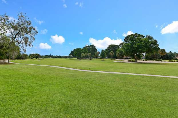 Building Photo - 250 Jacaranda Dr