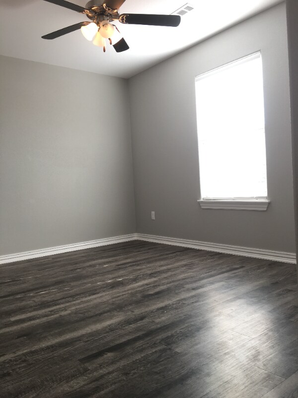 Building Photo - 550 N Greylag Way