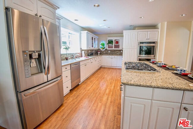 Building Photo - 7830 W 83rd St