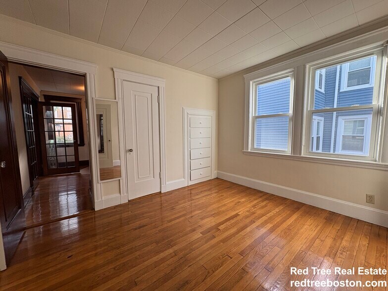 Building Photo - 155-157 Hillside St. Unit 2