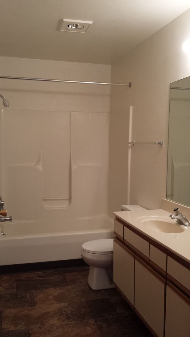 Building Photo - 2-Bedroom Apartment **AVAILABLE NOW**