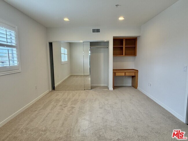 Building Photo - 1222 S Westgate Ave