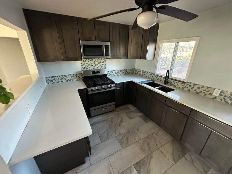 Kitchen with wraparound counter - 333 Cutler Ave NE