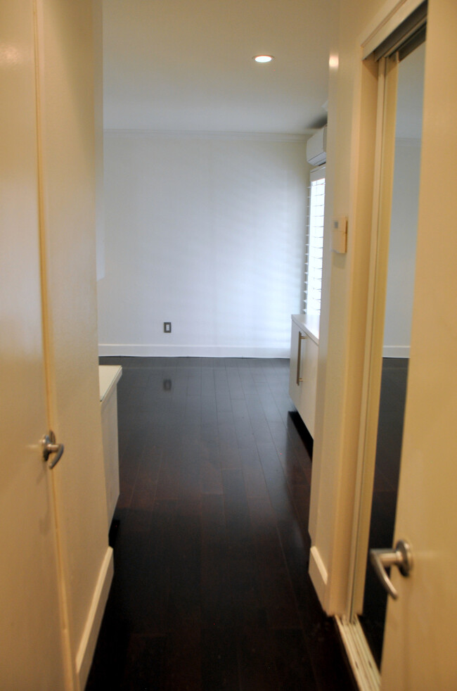 hallway to the bedroom - 9005 Cynthia St