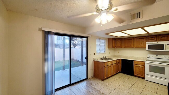 Building Photo - 5245 Child Ct