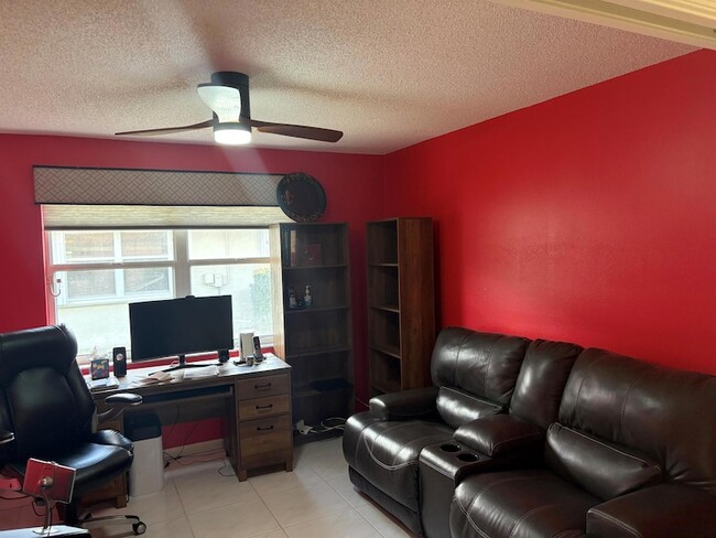 Building Photo - 7275 Summer Tree Dr