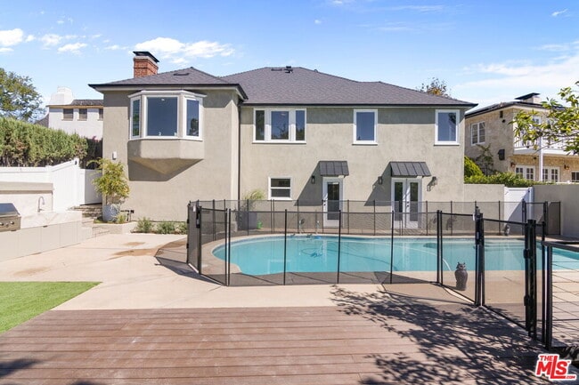 Building Photo - 2383 Panorama Terrace