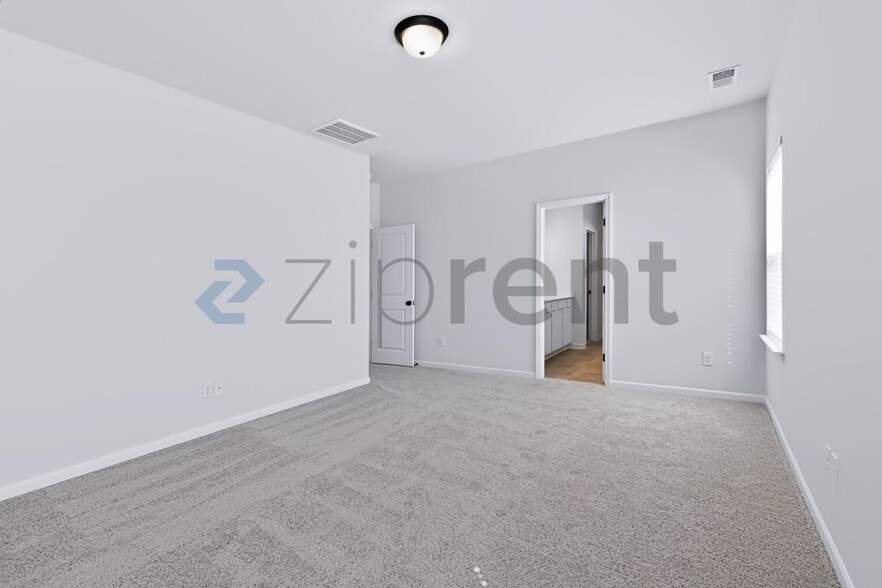 Building Photo - Unit
