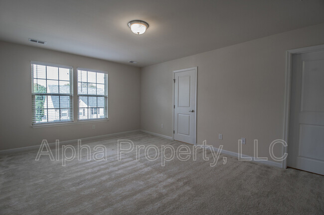 Building Photo - 438 Christiane Way
