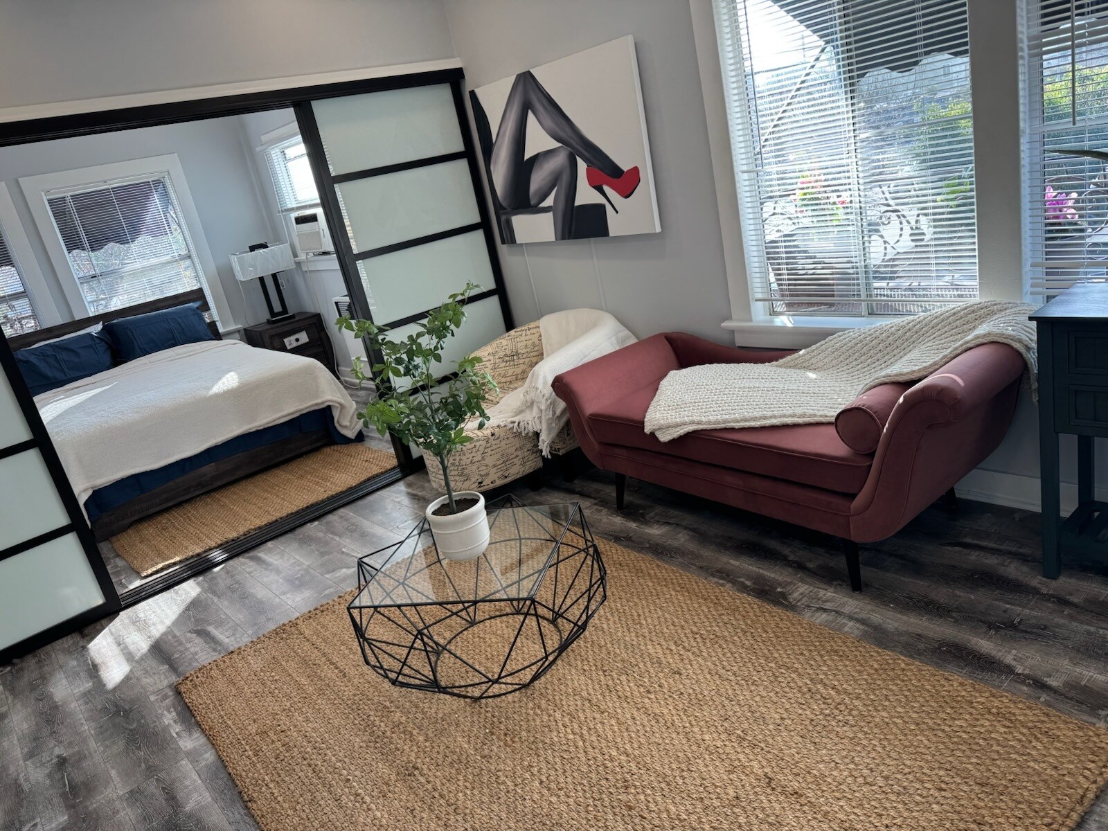 Building Photo - 5919 Lexington Ave