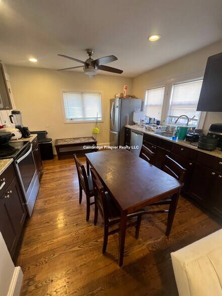 Building Photo - 117 Burget Ave