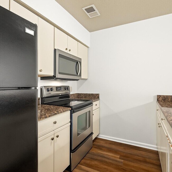 Building Photo - 449 N Donahue Dr