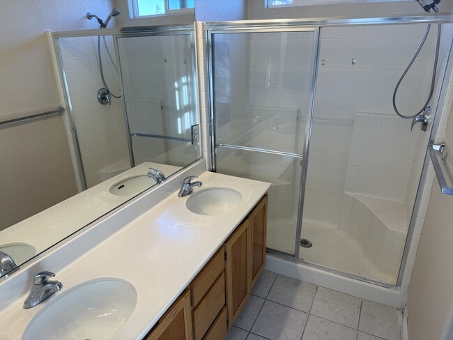 Building Photo - 4233 Quimby St