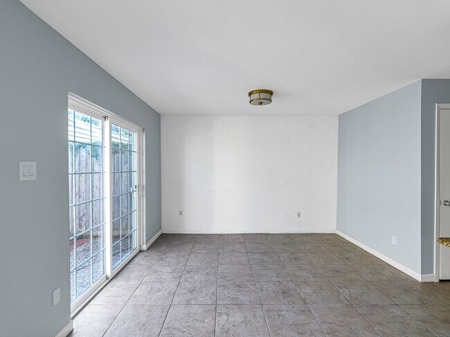 Building Photo - 2568 Bering Dr