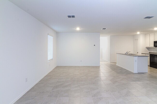 Building Photo - 404 Dewberry Dr