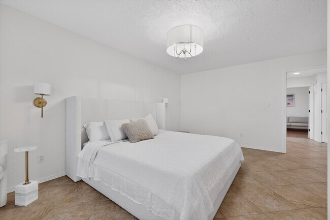 Building Photo - 9735 Village Green Dr NE