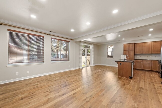 Building Photo - Welcome to this stunning 4-bedroom, 2.5-bath home in desirable Mill Creek, WA.