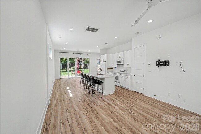 Building Photo - 1521 Walton Rd
