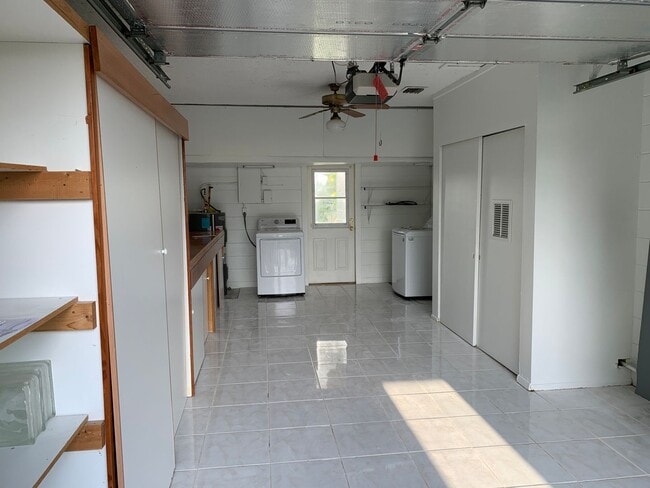 Building Photo - 3 Bed, 2 Bath Home for Rent in Northeast St. Pete