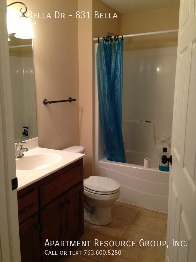 Building Photo - Great 2bed/2bath one level townhome!