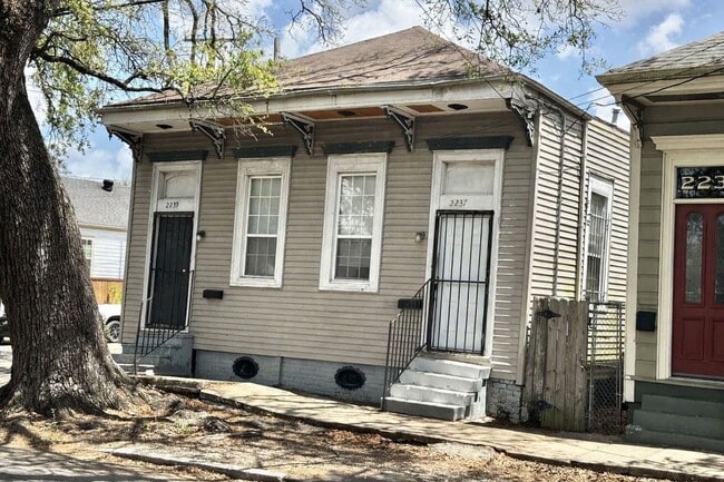 Building Photo - 2237 Washington Ave