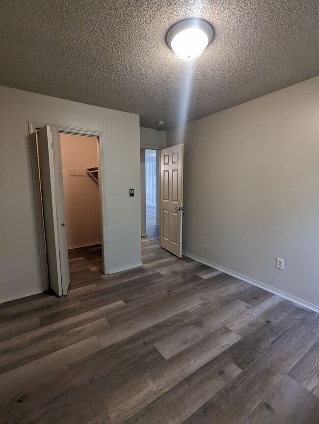 Building Photo - Upstairs 2 Bedroom Apartment - Remodeled May 2023