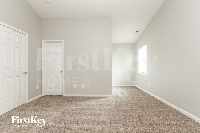 Building Photo - 10431 Wintergreen Way