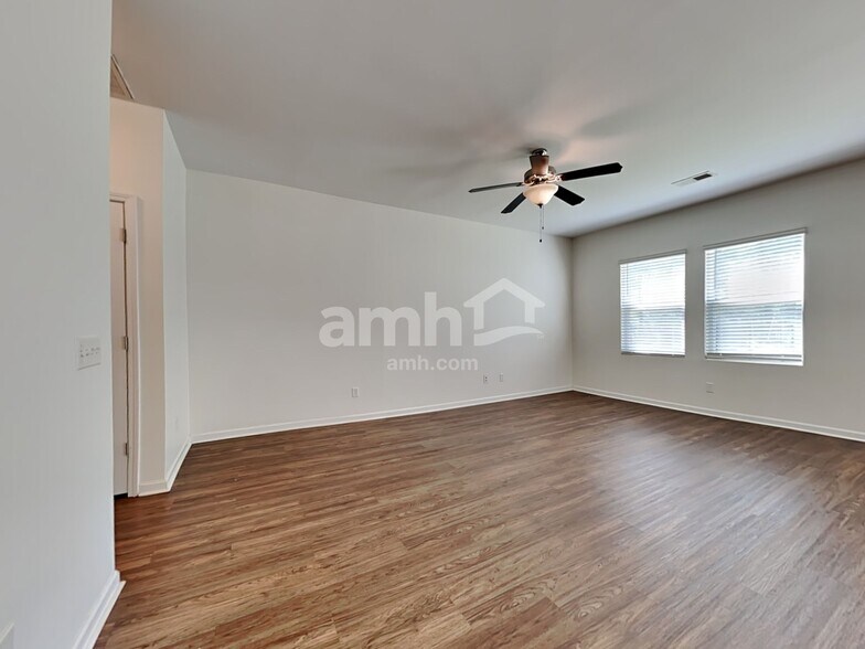 Building Photo - 206 Orion Way
