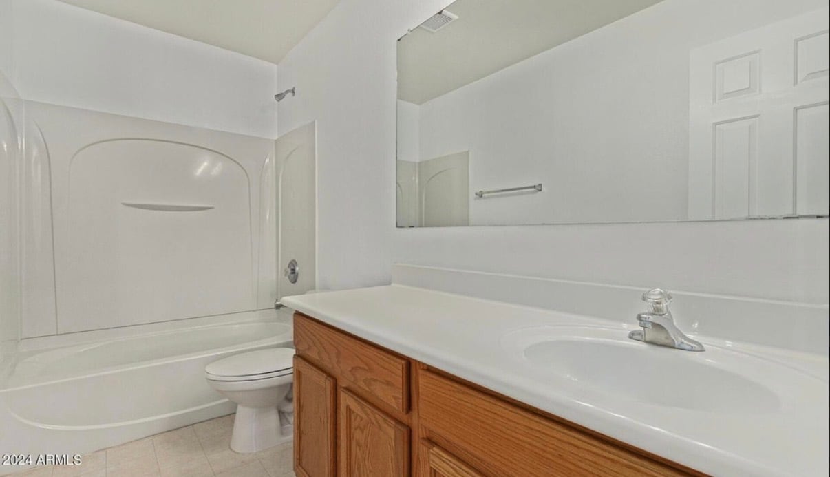 Upstairs full bathroom - 66 E Saddle Way