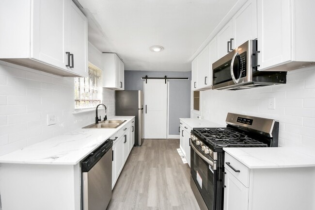 Building Photo - 5606 Elmlawn Dr