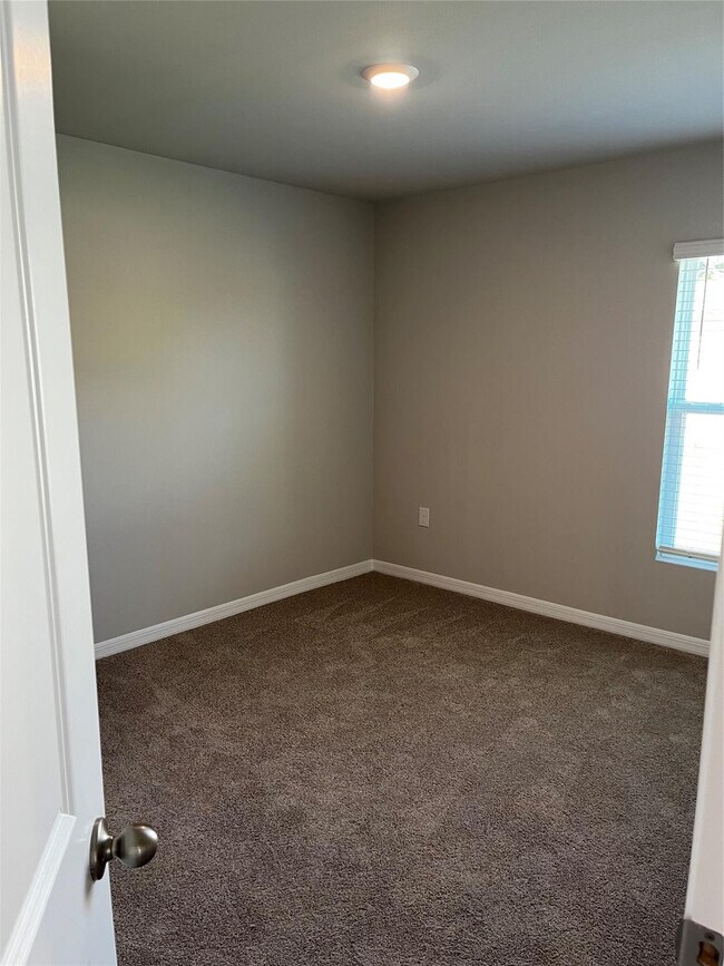 Building Photo - 2807 34th St W