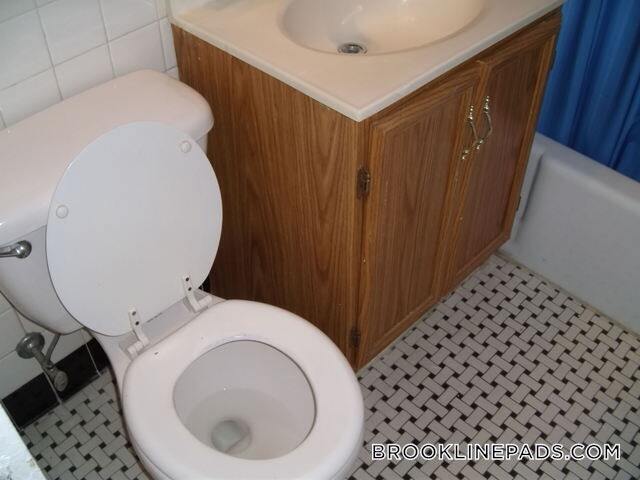 Building Photo - 208 Winthrop Rd