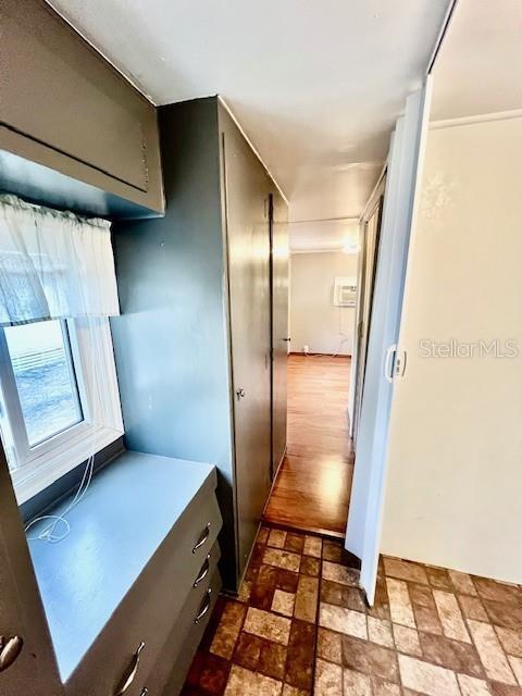 Building Photo - 825 Oakwood Dr