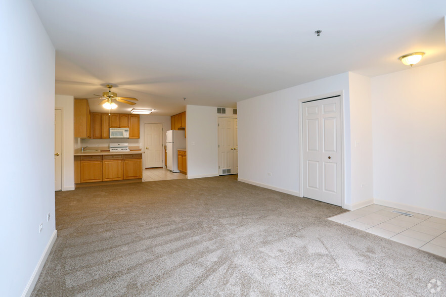 2BR, 2BA - Living Room - York Meadow